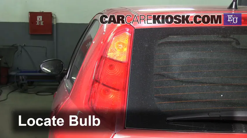2007 Fiat Grande Punto Active 1.2L 4 Cyl. Lights Tail Light (replace bulb)